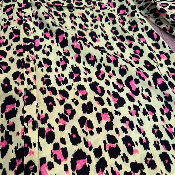 TORRID WOMENS NEON YELLOW AND PINK LEOPARD BLOUSE SIZE 1 US SIZE 14 - Picture 3 of 8